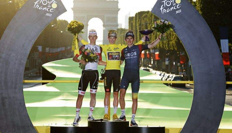 podio final del tour de francia 2022 2 790x454 podio final del tour de francia 2022 2 790x454