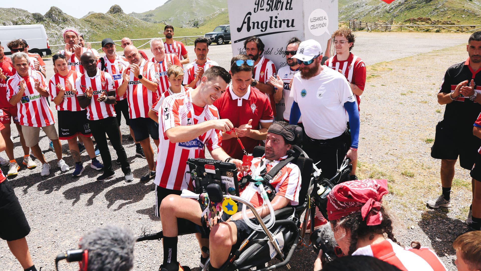 El Sporting de Gijón sube a José Luis Capitán a su querido Angliru.
