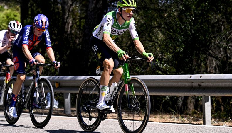 Molenaar puso el maillot del Caja Rural Seguros RGA en la fuga y en el podio