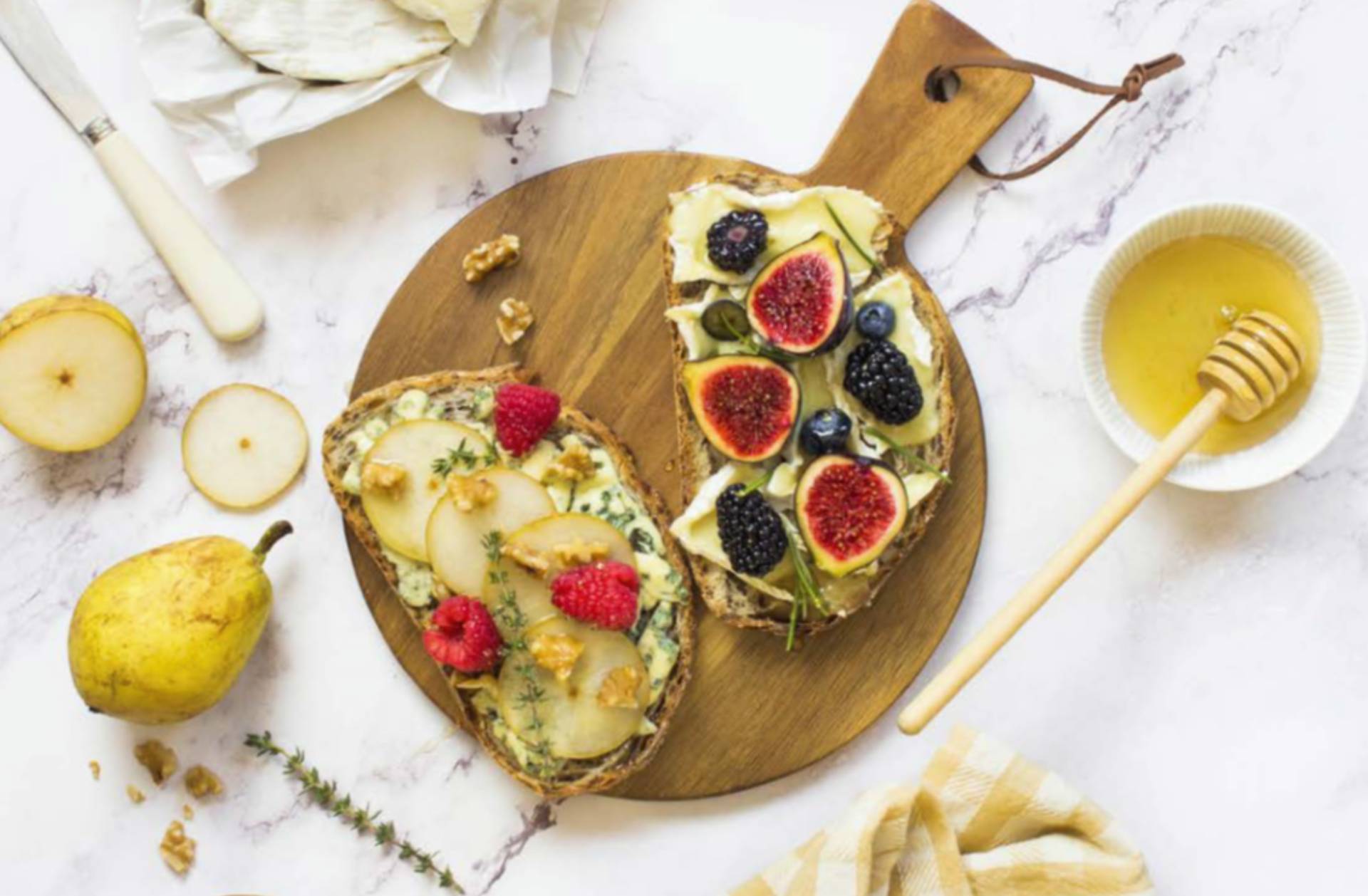 Receta rápida con freidora de aire  Tostas de queso y fruta