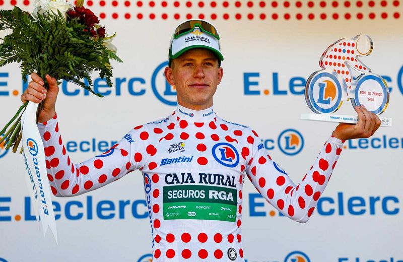 Alex Molenaar en el podio como rey de la Montaña