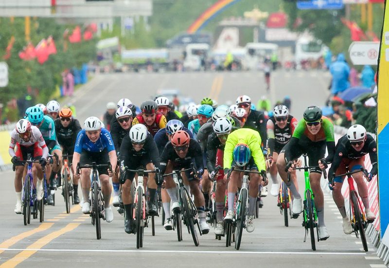 La 'foto finish' determinó el ganador tras un sprint muy igualado