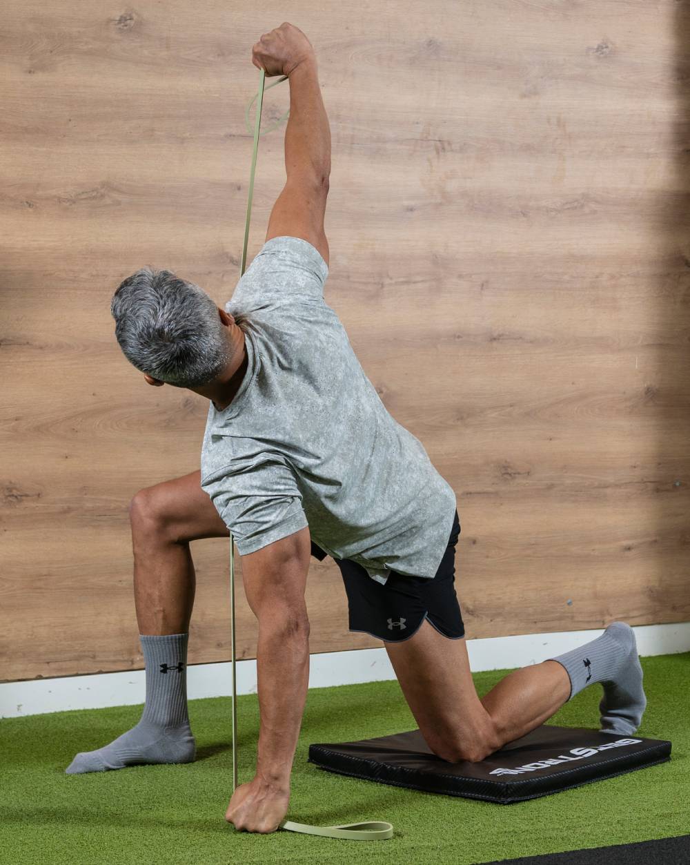 Rotaciones Torácicas en media rodilla con banda