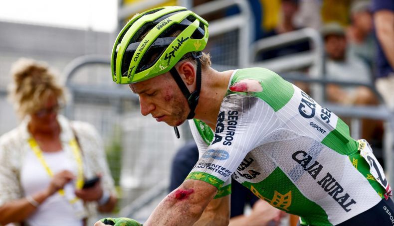 alex molenaar abandona el tour tras su caida en pau 2 790x454