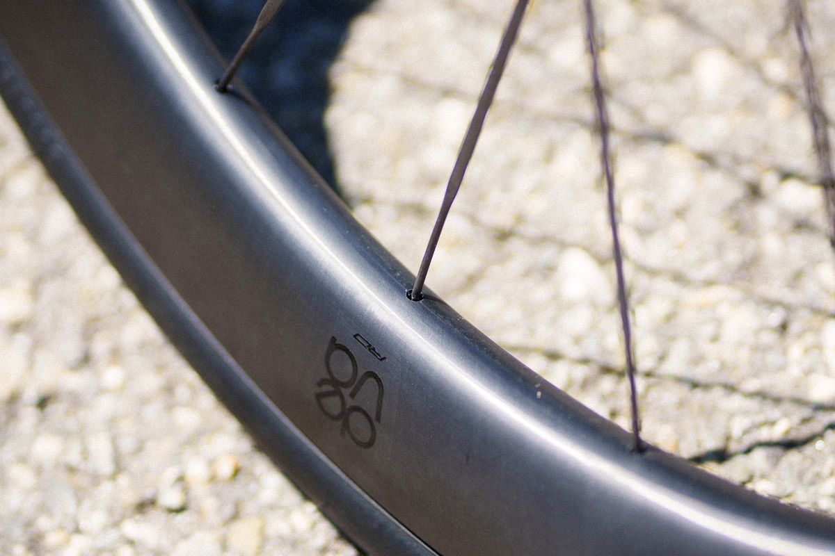 Llantas Tubeless de carbono con las cabecillas de aluminio escondidas