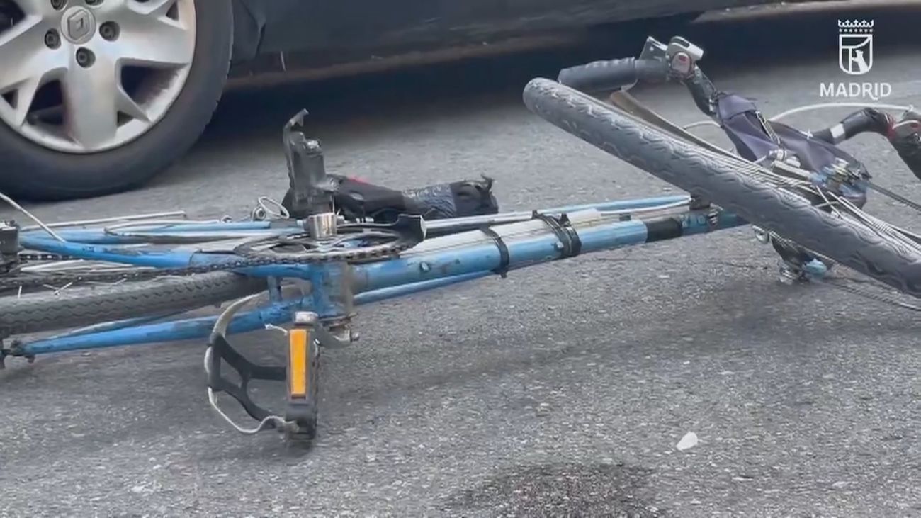 Un ciclista de 80 años en estado grave al ser arrollado por una furgoneta tras caerse en la calzada