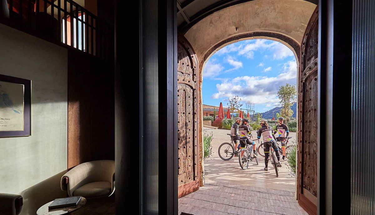 Cicloturismo en El Priorat, rutas, paisajes y lujo en bicicleta
