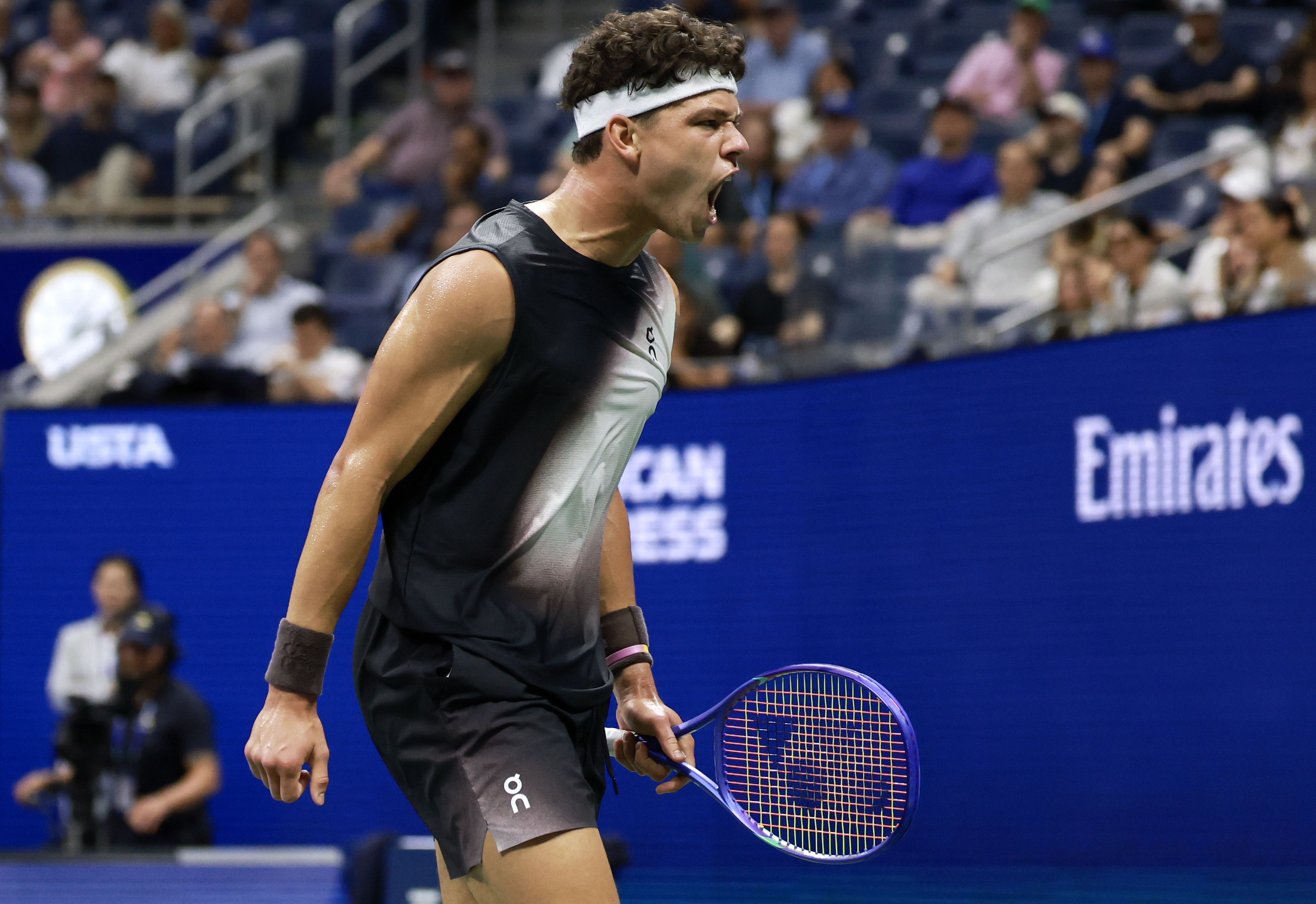Shelton derrotó a Alcaraz por 6-7(5), 6-1, 6-3, 1-6 y 7-6(7) en un partido épico que duró 4 horas y 28 minutos 