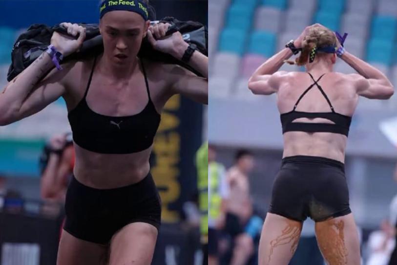 Joanna con las piernas llenas de heces