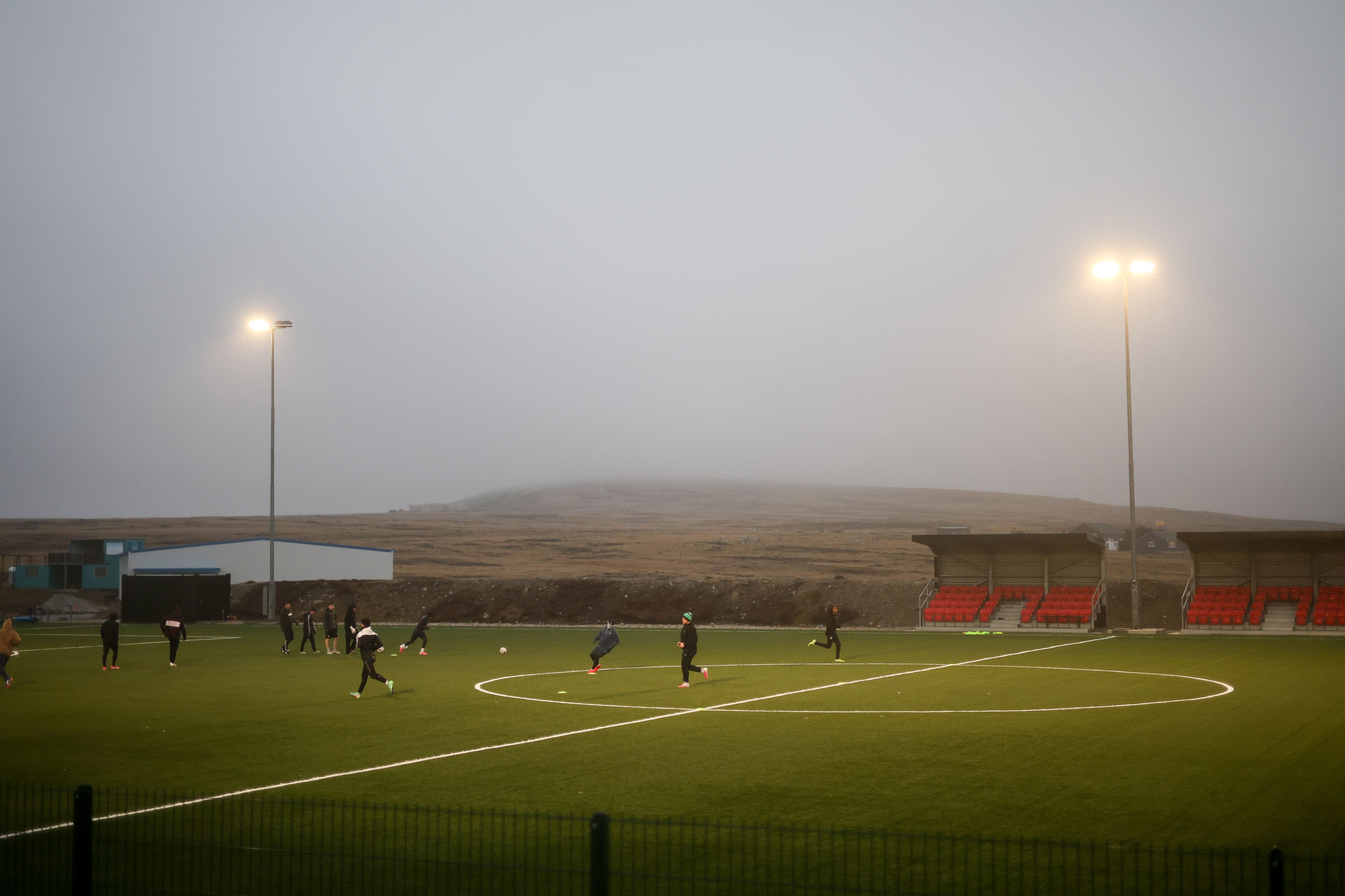 Fútbol en las Malvinas: un seleccionado amateur entre remotas islas, militares y Argentina