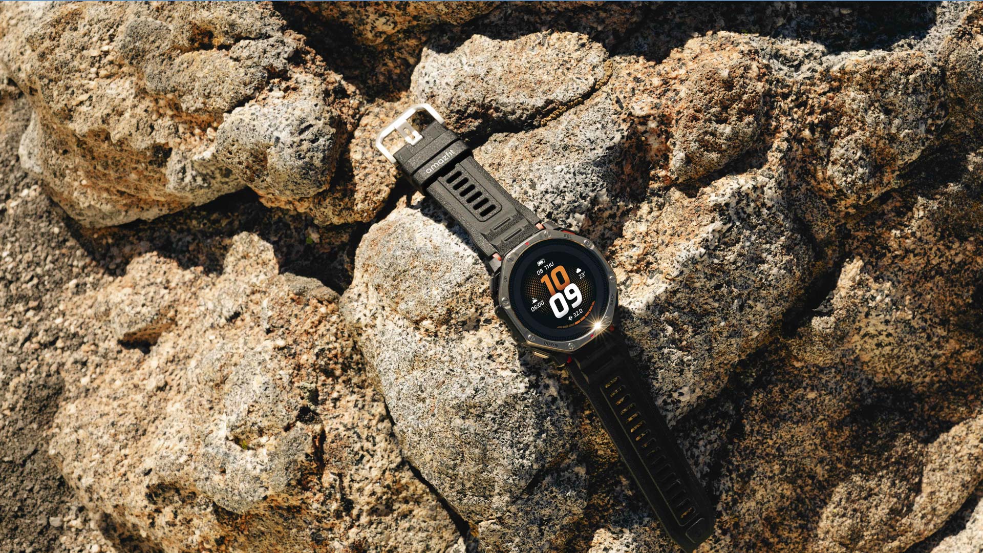 Amazfit presenta el primer reloj deportivo AMOLED del mundo con sistema solar dual