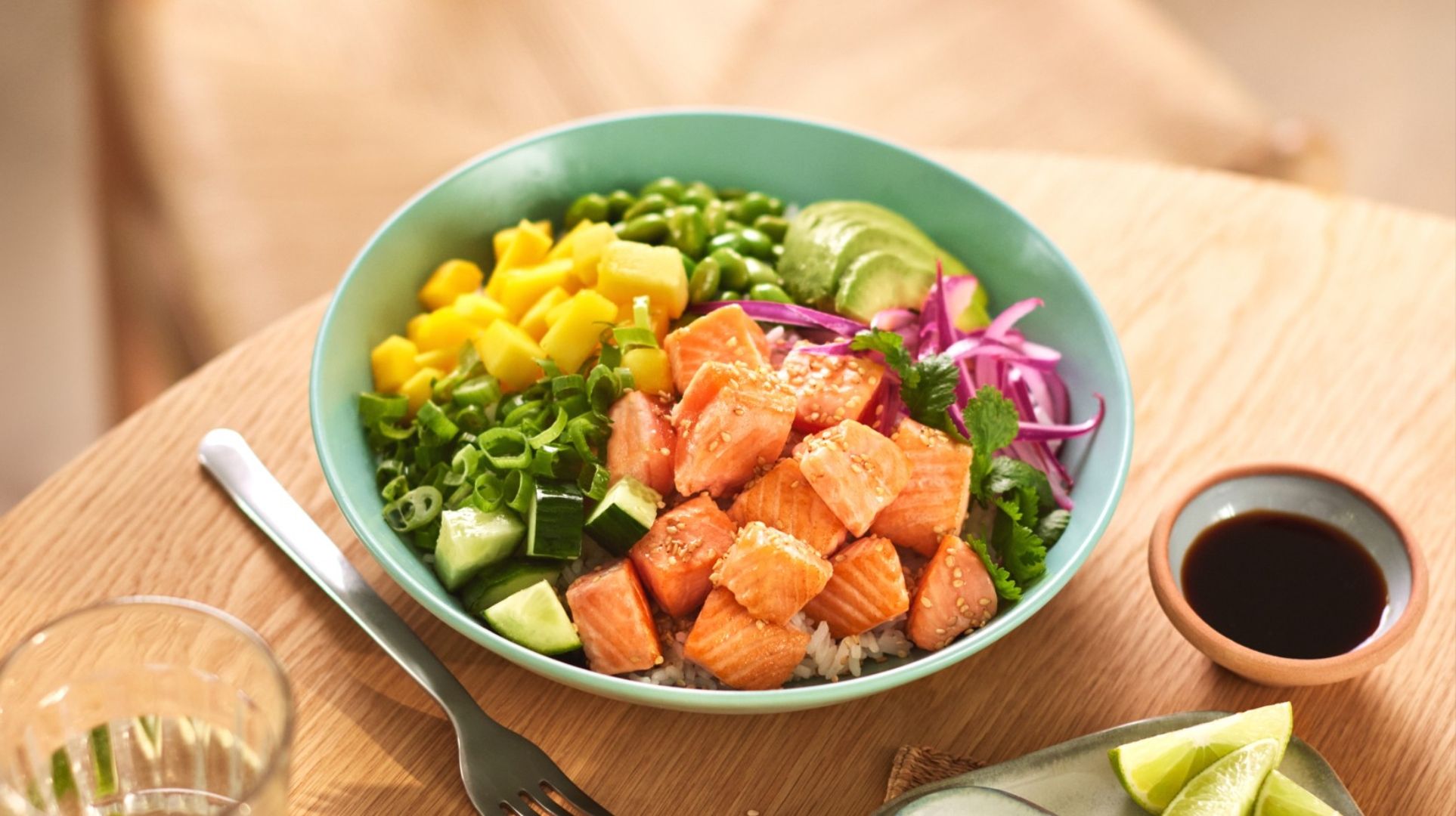 Cinco razones para celebrar el Día Mundial del Poke con Salmón de Noruega