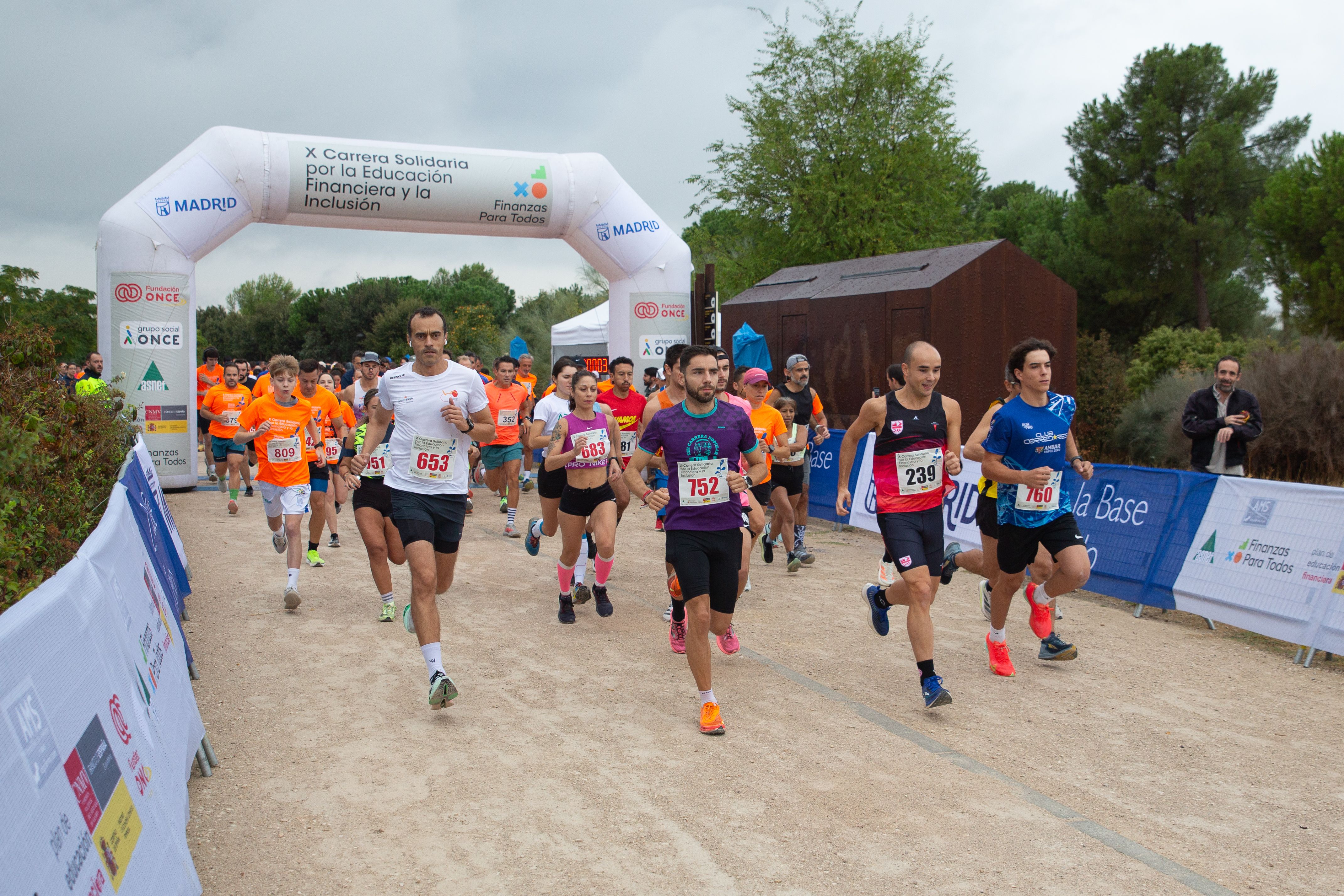 Salida de la X Carrera Solidaria por la Educación Financiera y la Inclusión