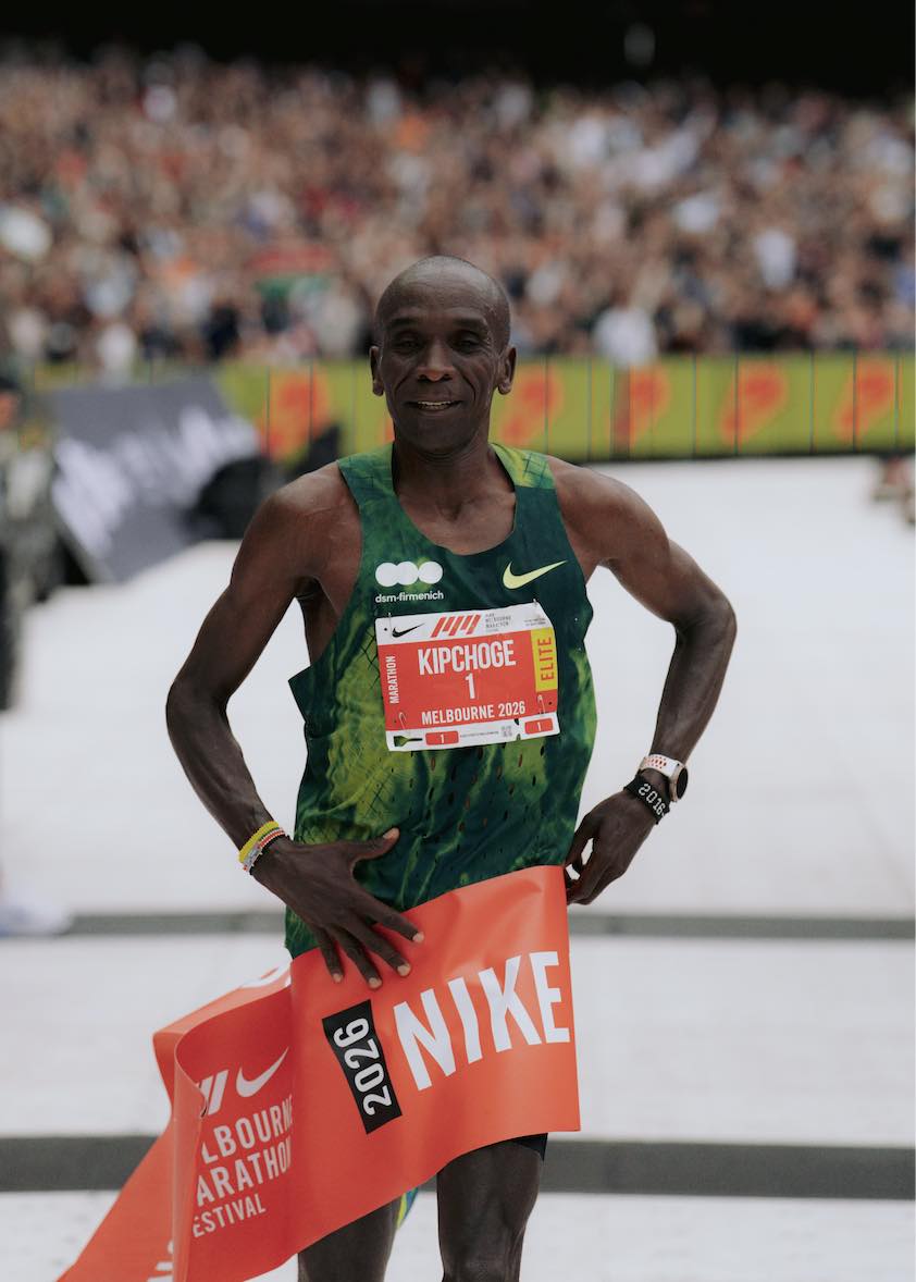 Eliud Kipchoge triunfando en el Maratón de Melbourne 2026
