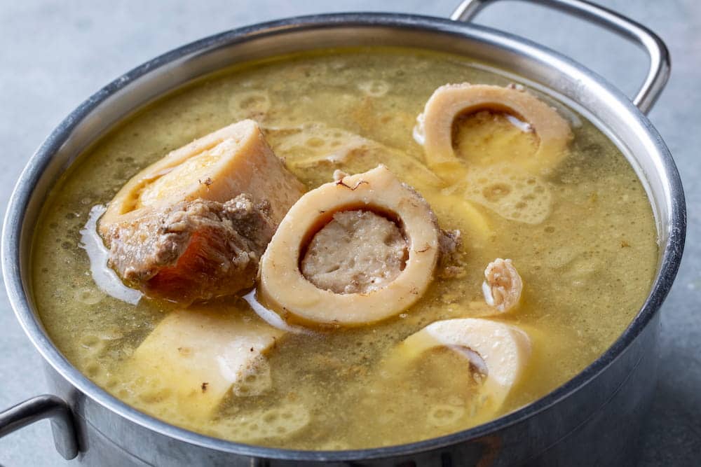 Caldo de huesos