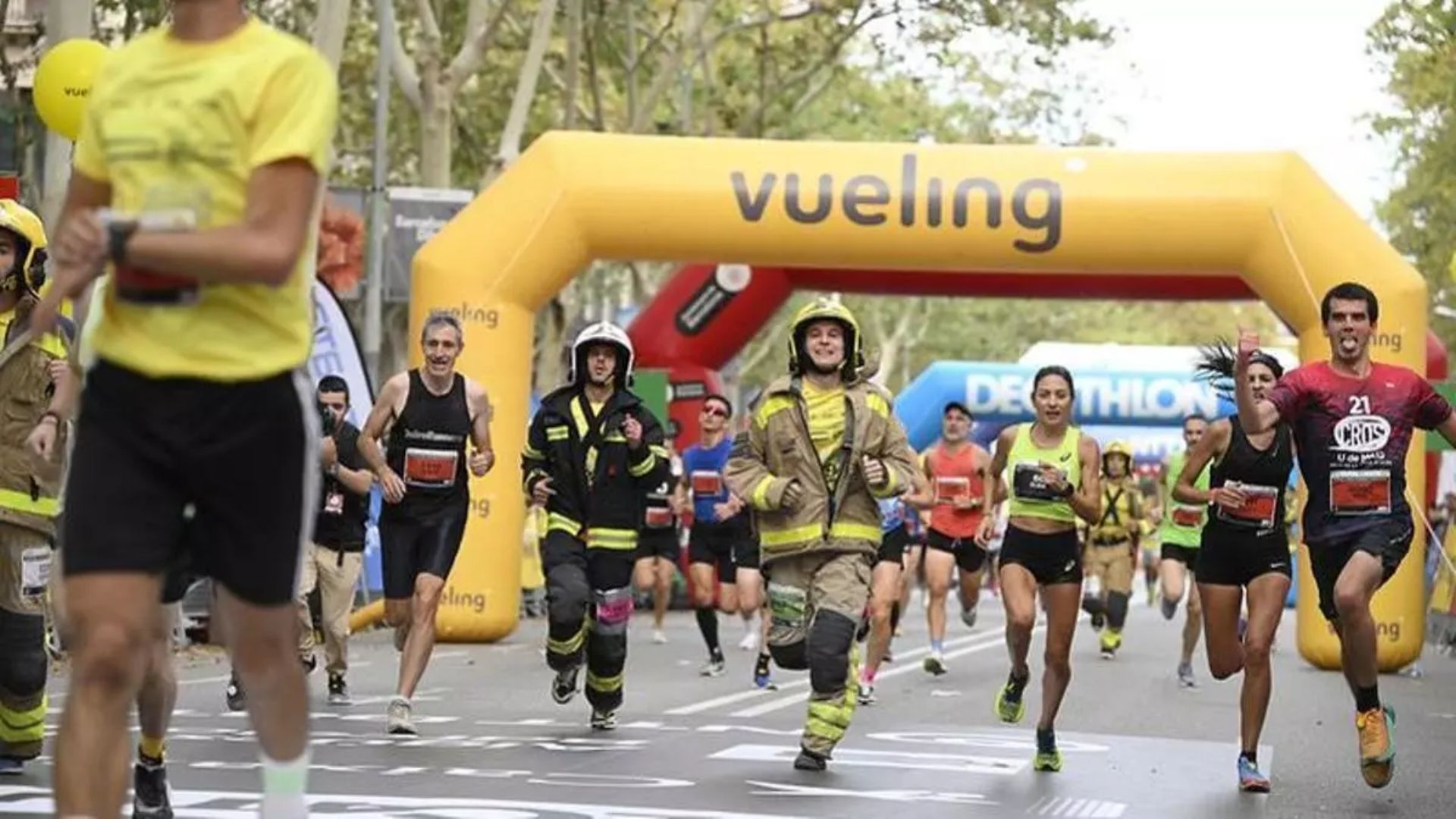 Vueling dará nombre a la emblemática Cursa Bombers Barcelona durante los próximos tres años