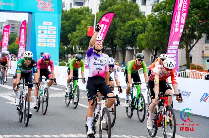 Daniel Cavia volvió a ganar al sprint en el Tour de Huangshan.
