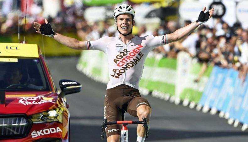 bob jungels celebrando su victoria en la 9a etapa del pasado tour de francia 2 790x454