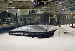 Imagen de Galeria de Prueba el Freestyle sin miedo a caer con este colchón gigante