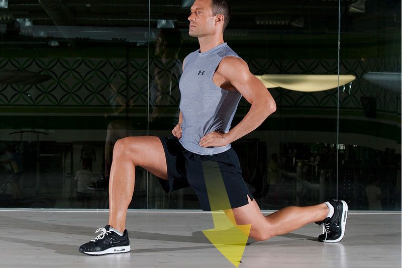 Zancada atrás con rodilla