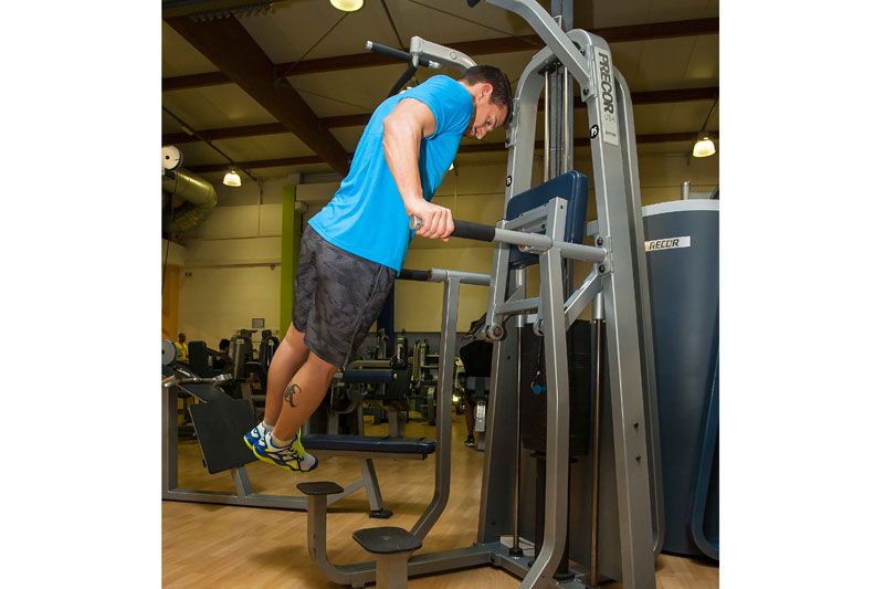 Abdominales transversos en barras paralelas (2)