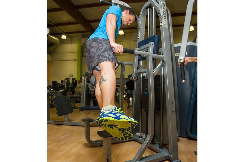 Abdominales transversos en barras paralelas