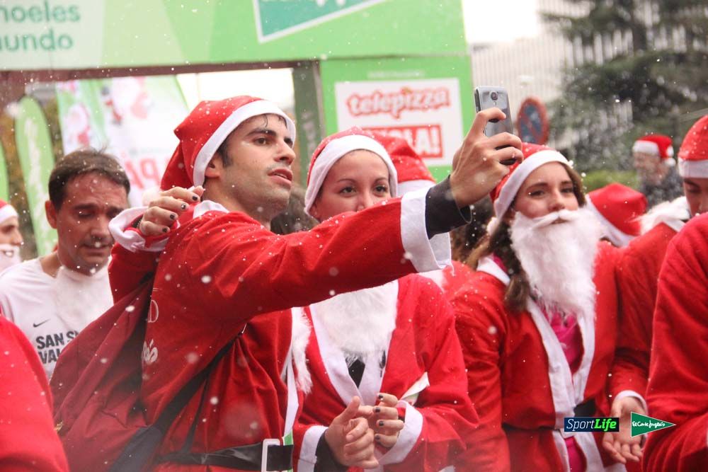 Galería de la Carrera de Papá Noel, entrada en meta del minuto 37 al 44