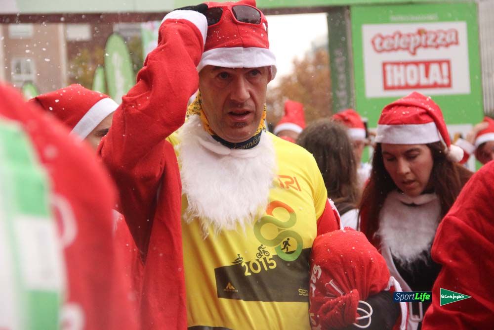 Galería de la Carrera de Papá Noel, entrada en meta del minuto 37 al 44