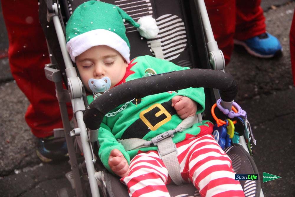 Galería de la Carrera de Papá Noel, entrada en meta del minuto 37 al 44
