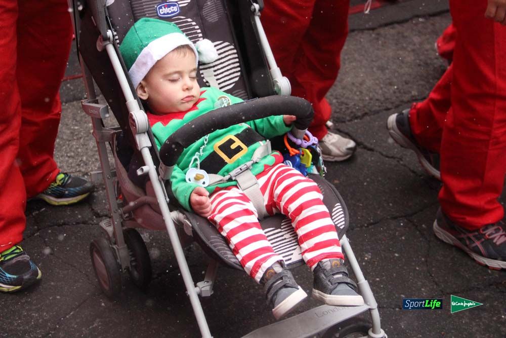 Galería de la Carrera de Papá Noel, entrada en meta del minuto 37 al 44
