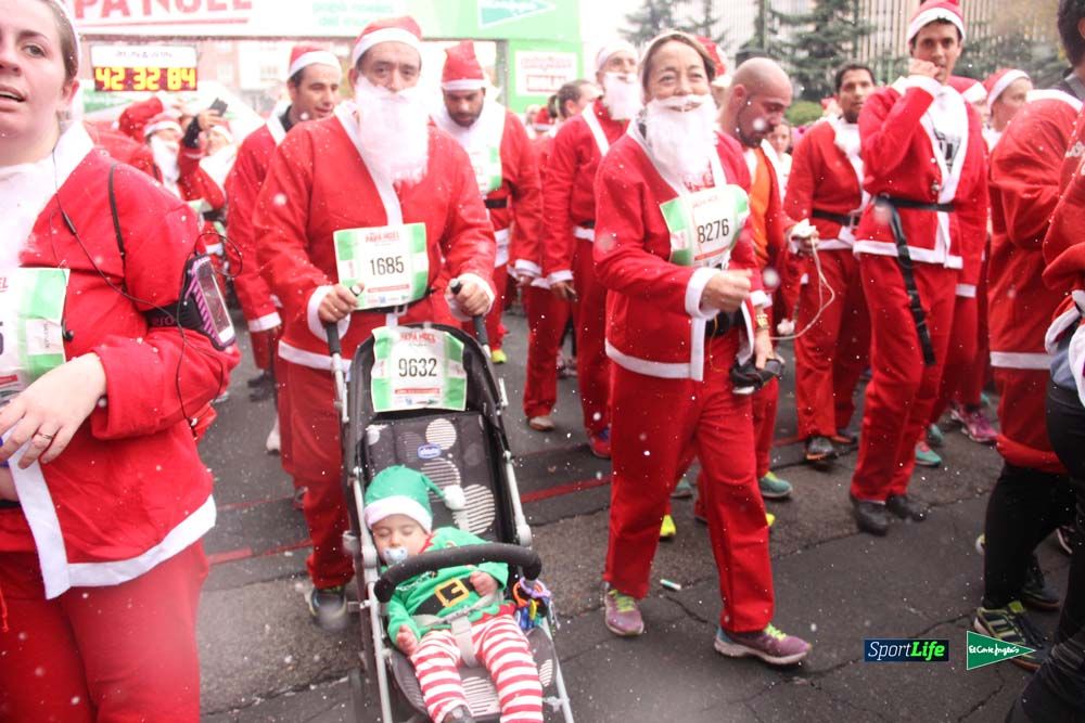 Galería de la Carrera de Papá Noel, entrada en meta del minuto 37 al 44