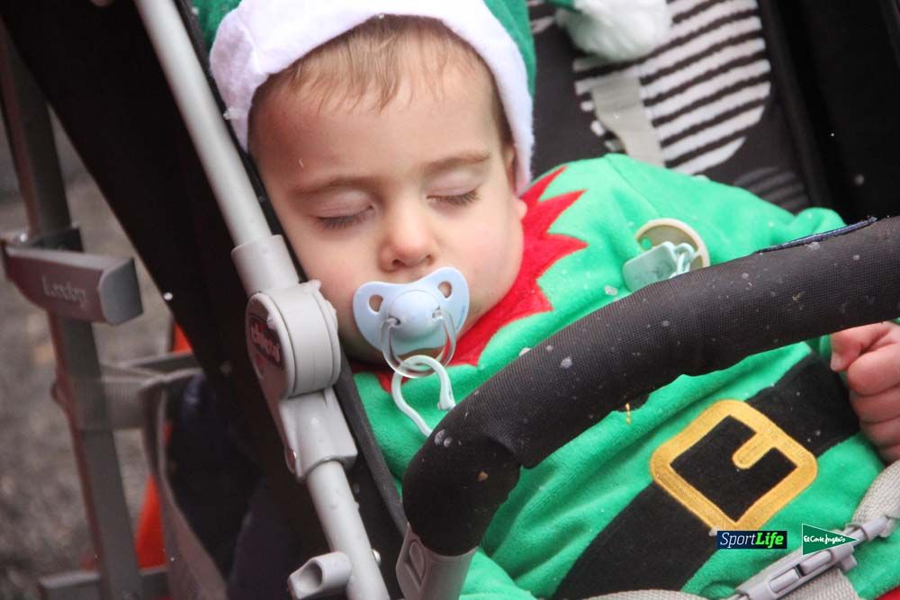 Galería de la Carrera de Papá Noel, entrada en meta del minuto 37 al 44