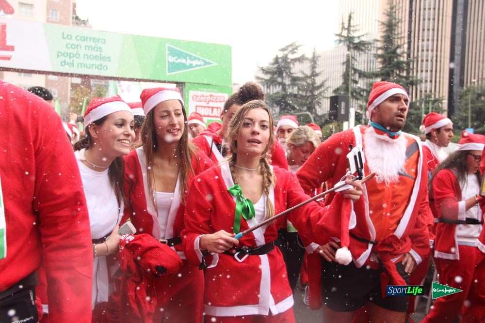 Galería de la Carrera de Papá Noel, entrada en meta del minuto 37 al 44