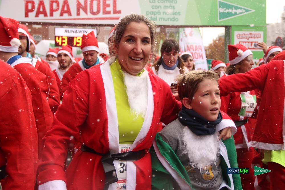 Galería de la Carrera de Papá Noel, entrada en meta del minuto 37 al 44