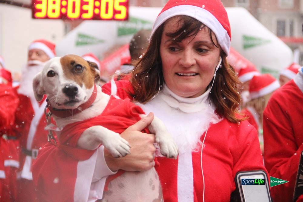Galería de la Carrera de Papá Noel, entrada en meta del minuto 37 al 44