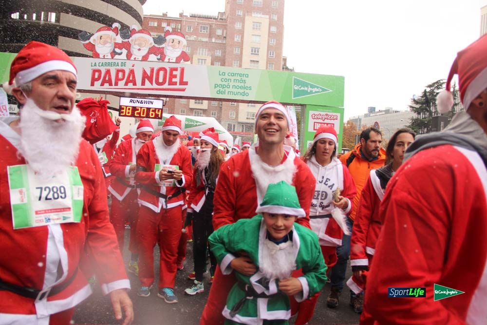 Galería de la Carrera de Papá Noel, entrada en meta del minuto 37 al 44