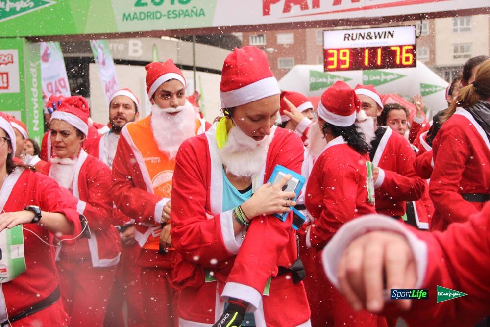 Galería de la Carrera de Papá Noel, entrada en meta del minuto 37 al 44