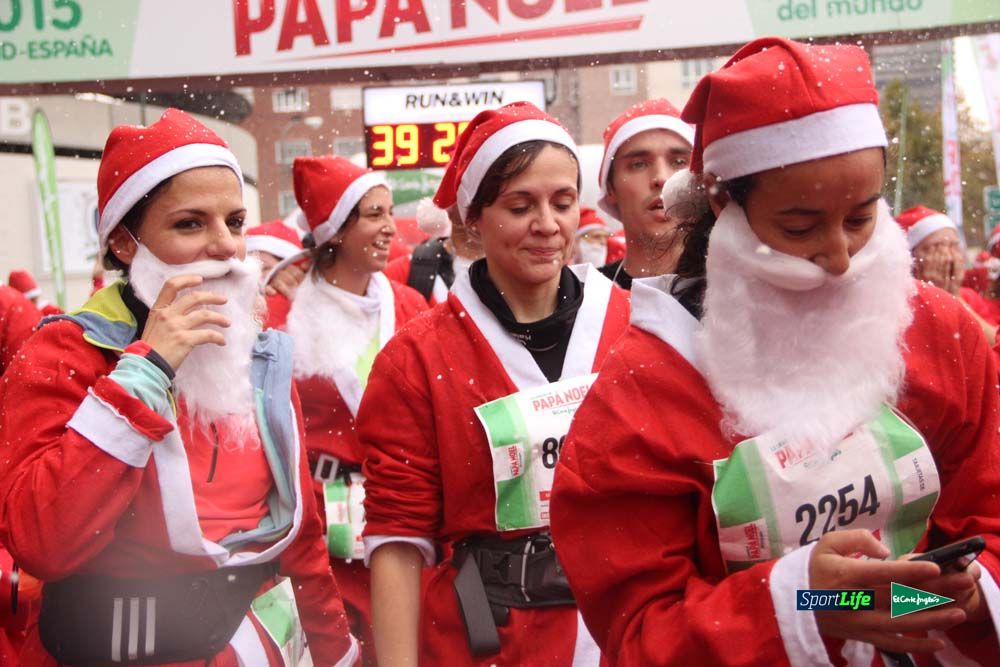 Galería de la Carrera de Papá Noel, entrada en meta del minuto 37 al 44