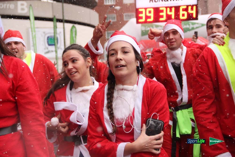 Galería de la Carrera de Papá Noel, entrada en meta del minuto 37 al 44