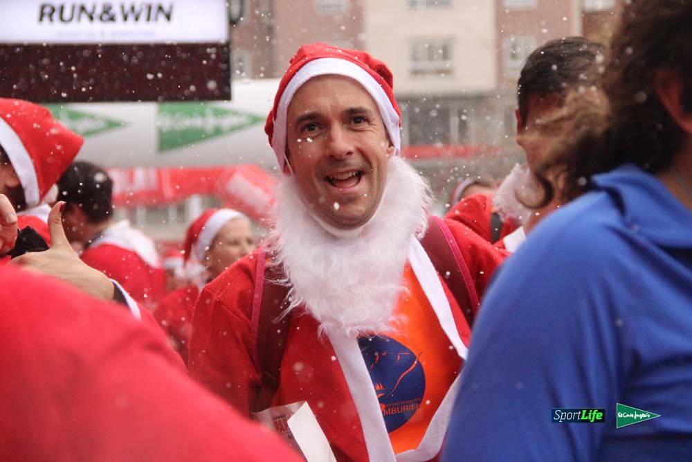 Galería de la Carrera de Papá Noel, entrada en meta del minuto 37 al 44