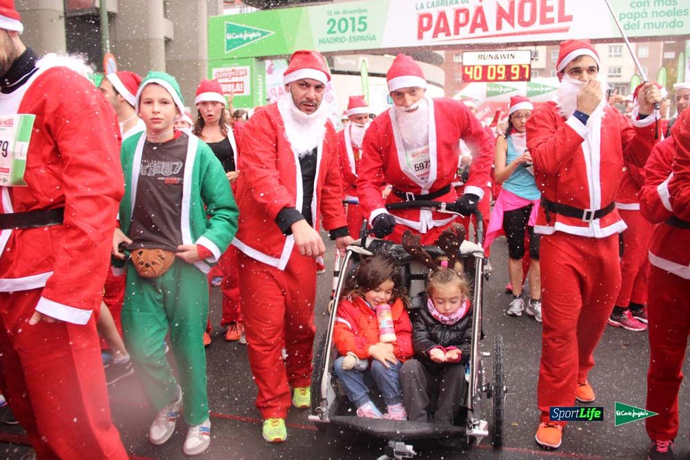 Galería de la Carrera de Papá Noel, entrada en meta del minuto 37 al 44
