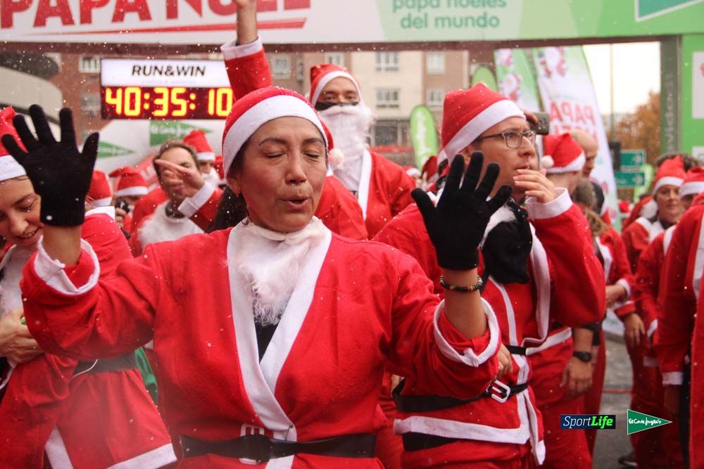 Galería de la Carrera de Papá Noel, entrada en meta del minuto 37 al 44