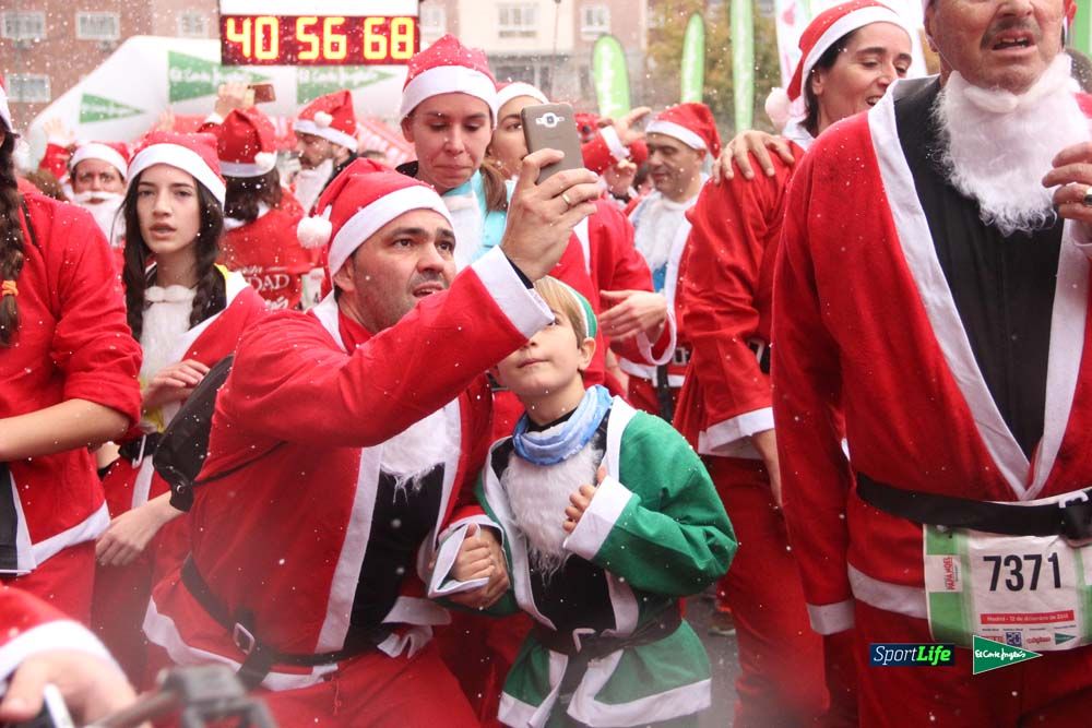 Galería de la Carrera de Papá Noel, entrada en meta del minuto 37 al 44