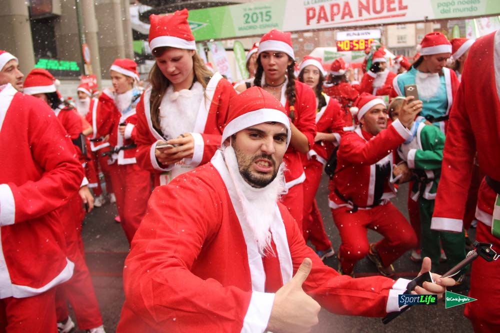 Galería de la Carrera de Papá Noel, entrada en meta del minuto 37 al 44