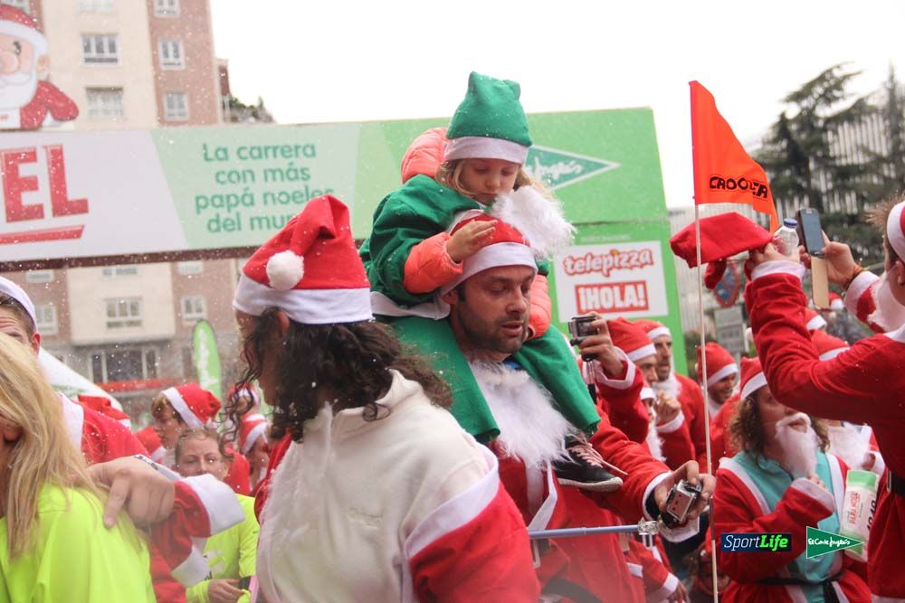 Galería de la Carrera de Papá Noel, entrada en meta del minuto 37 al 44