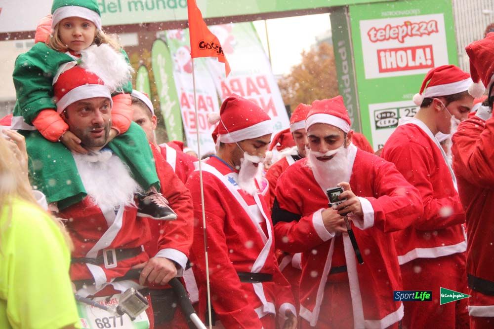 Galería de la Carrera de Papá Noel, entrada en meta del minuto 37 al 44