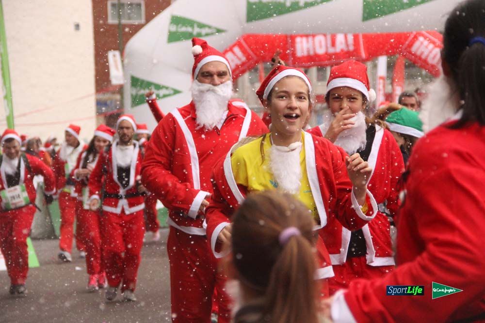 Galería de la Carrera de Papá Noel, entrada en meta a partir minuto 56