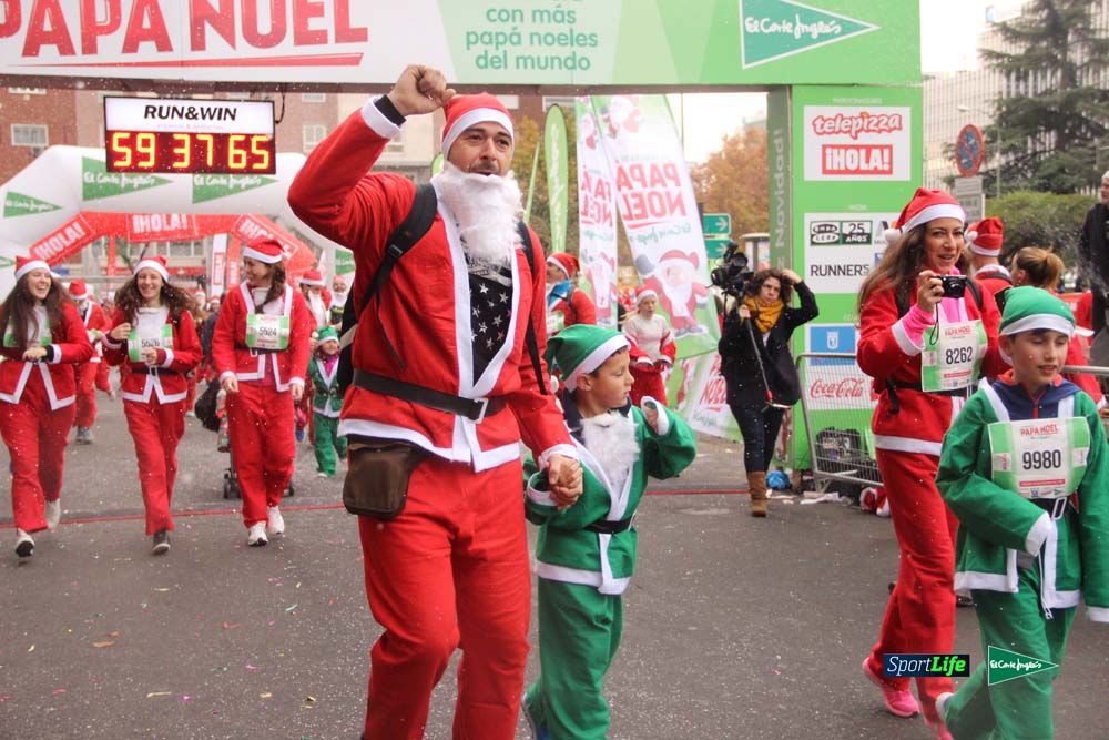 Galería de la Carrera de Papá Noel, entrada en meta a partir minuto 56