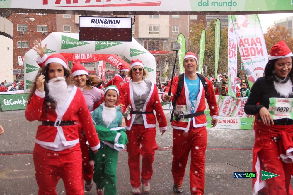 Galería de la Carrera de Papá Noel, entrada en meta a partir minuto 56