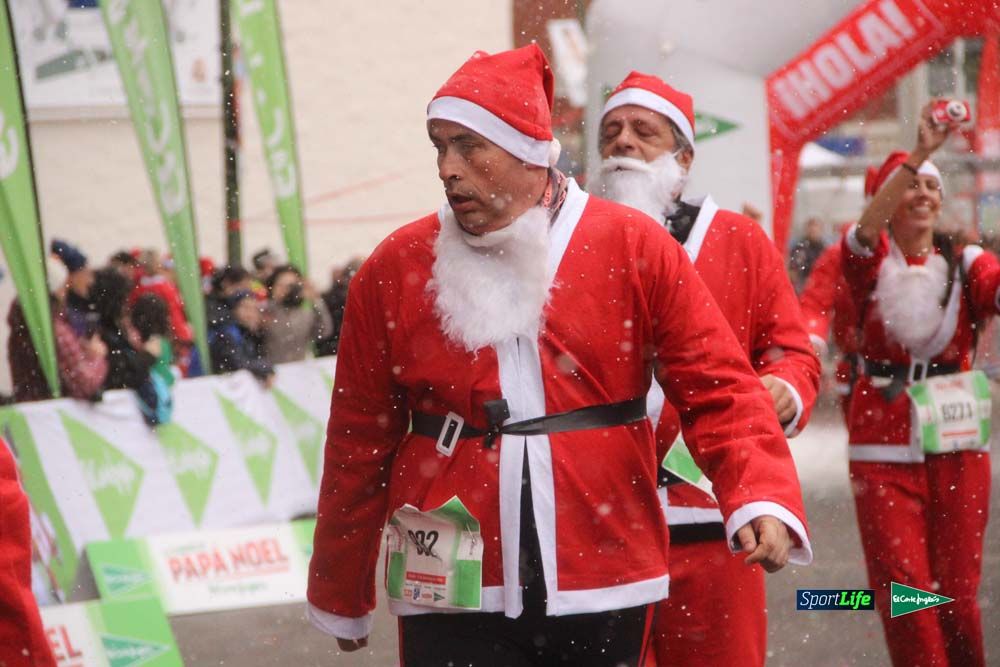 Galería de la Carrera de Papá Noel, entrada en meta a partir minuto 56